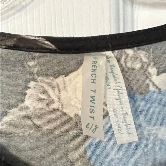 Elegant Floral Women's Blouse in Black and Blue - Picture 2 of 3